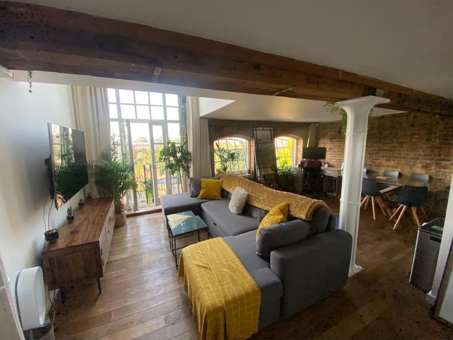 Luxury Artistic 2 Bedroom W/Balcony-Great Location Central 런던 외부 사진